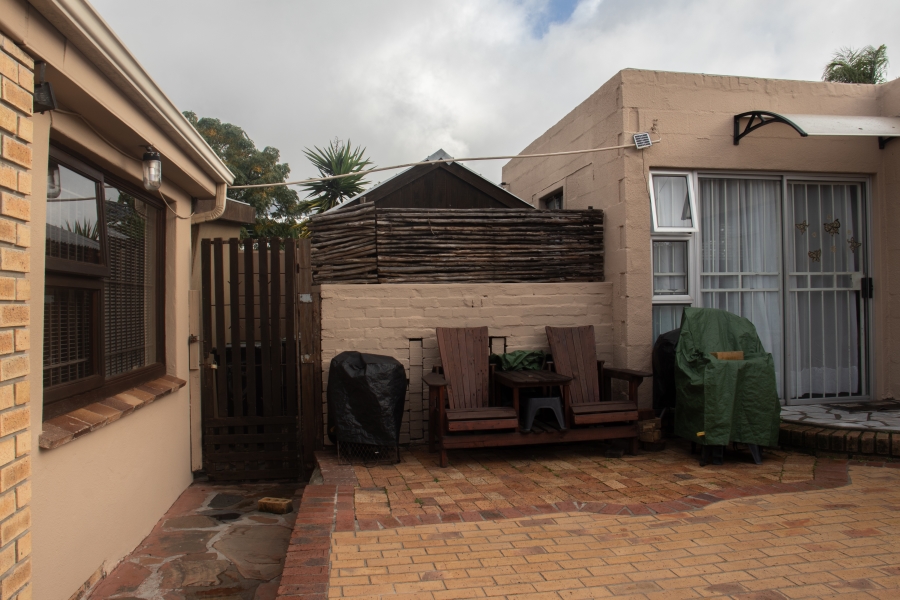2 Bedroom Property for Sale in Bo Oakdale Western Cape